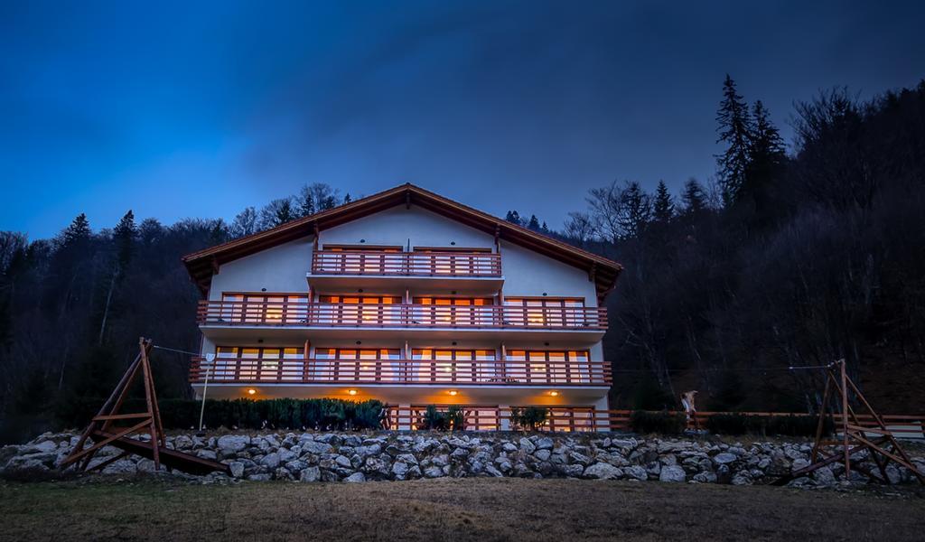 Panorama Pietrei Craiului Hotel Zărneşti Kültér fotó