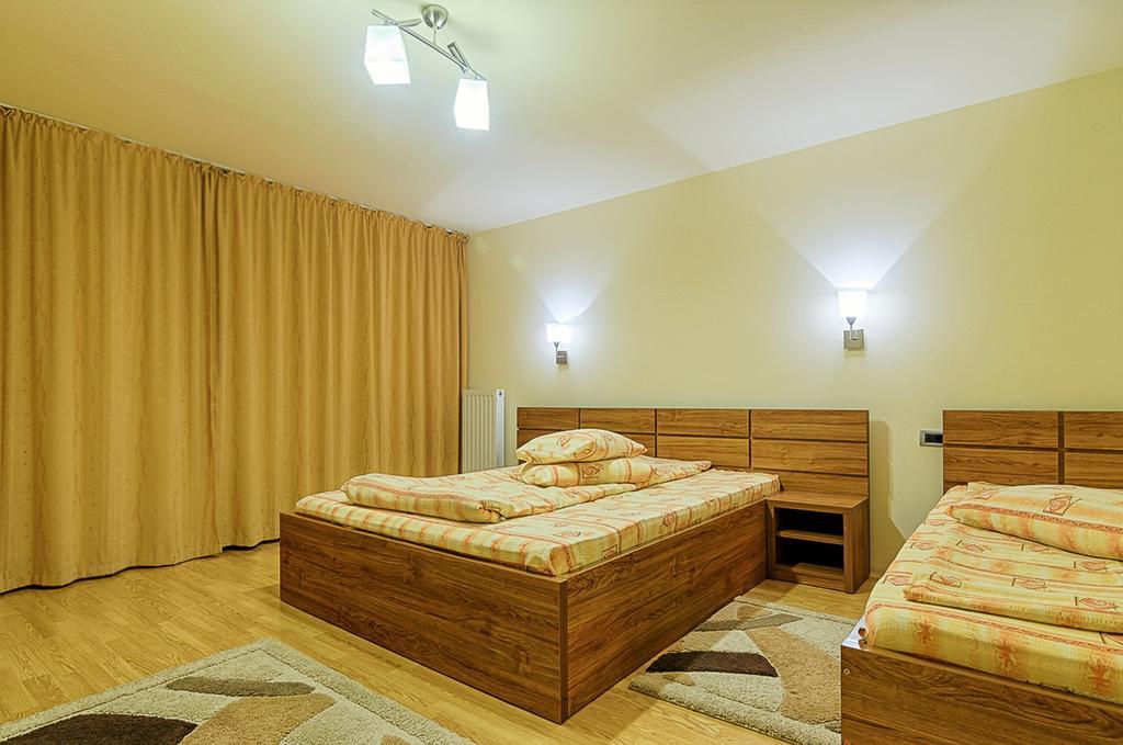 Panorama Pietrei Craiului Hotel Zărneşti Kültér fotó